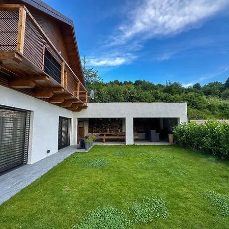 Chalet Black Deer *